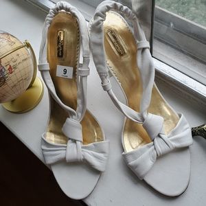 New REPORT SIGNATURE Leather White Heels, size:9